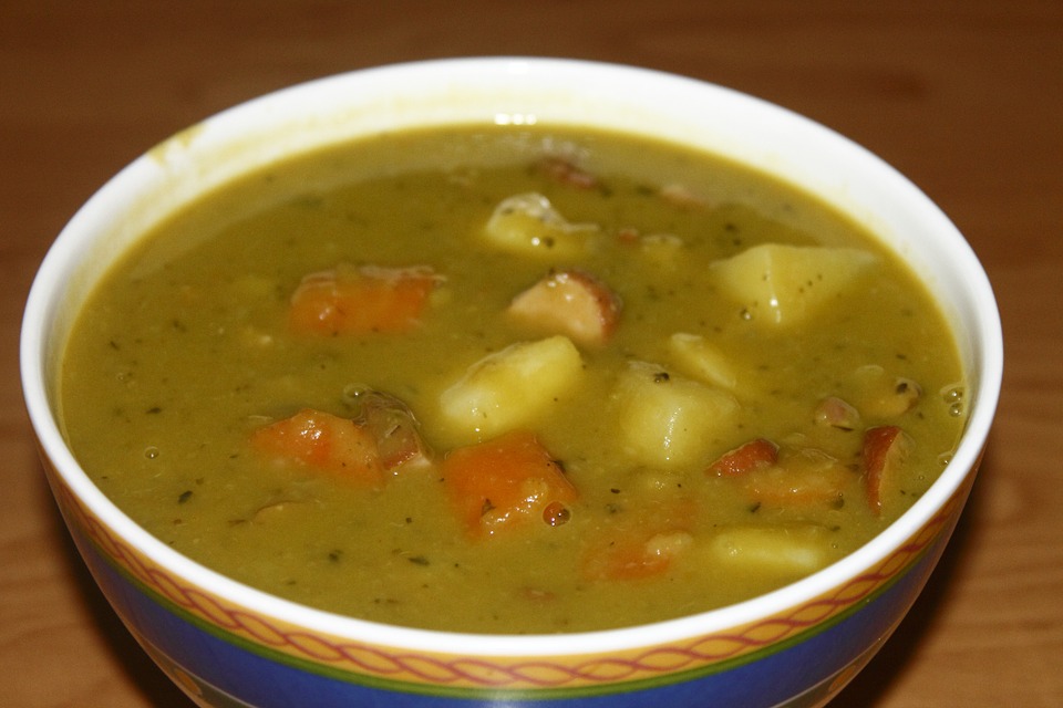 Zupa grochowo – ziemniaczana