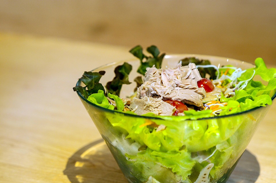 Tunacado salad – sałatka z tuńczykiem i awokado