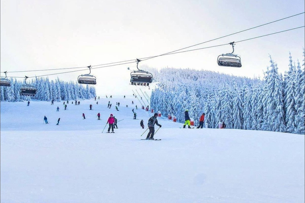 Gdzie na narty w Beskidy? Najlepsze ośrodki narciarskie w regionie