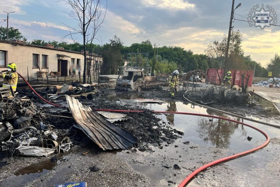 Groźny pożar przy ul. Kolejowej w Żorach. Ewakuowano 20 osób - galeria