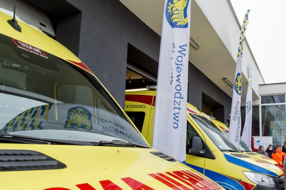 Trzy nowoczesne ambulanse trafiły do Rejonowego Pogotowia Ratunkowego w Sosnowcu - galeria