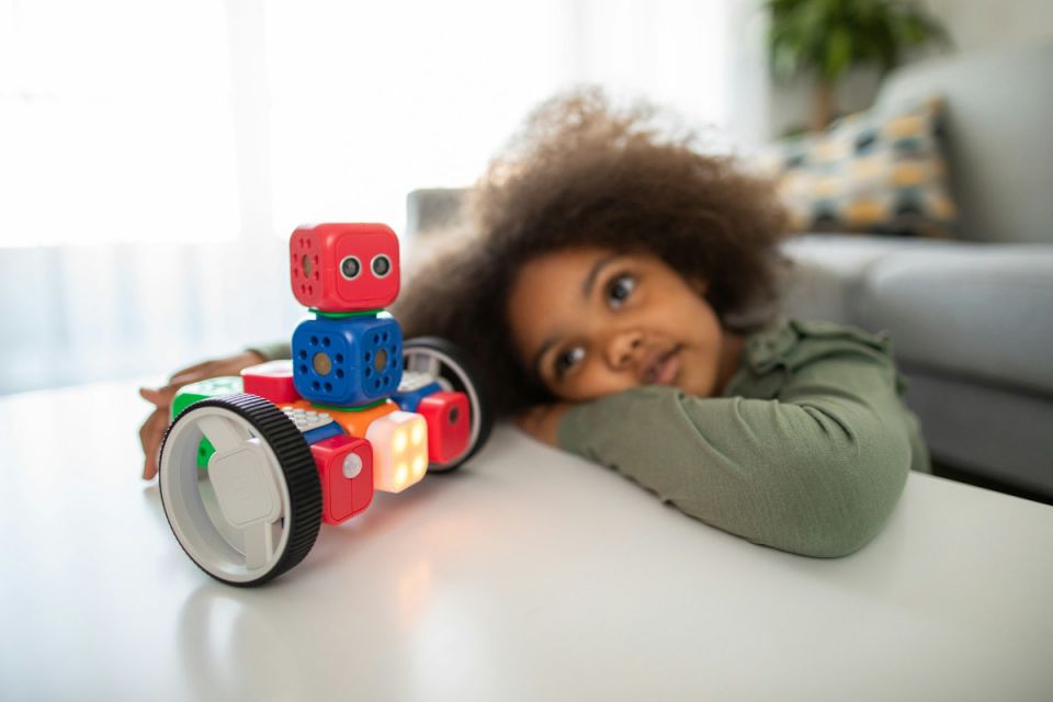 Dlaczego dzieci uwielbiają zabawki z dźwiękiem i światłem? Psychologiczne aspekty zabawy - galeria