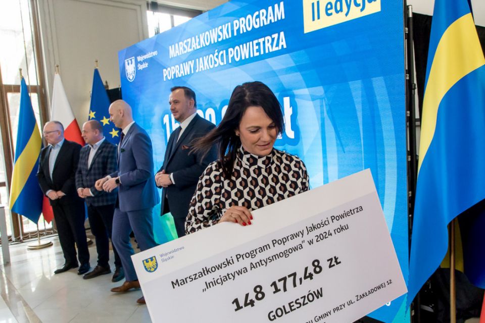 II edycja Marszałkowskiego Programu Poprawy Jakości Powietrza. Wręczono czeki na projekty - galeria