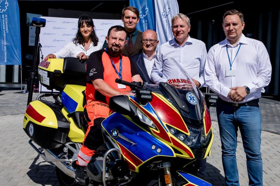 W siedzibie Rejonowego Pogotowia Ratunkowego w Sosnowcu przekazano nowoczesny motoambulans - galeria