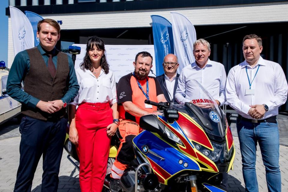 W siedzibie Rejonowego Pogotowia Ratunkowego w Sosnowcu przekazano nowoczesny motoambulans - galeria