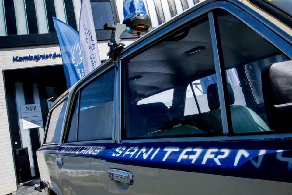 W siedzibie Rejonowego Pogotowia Ratunkowego w Sosnowcu przekazano nowoczesny motoambulans - galeria