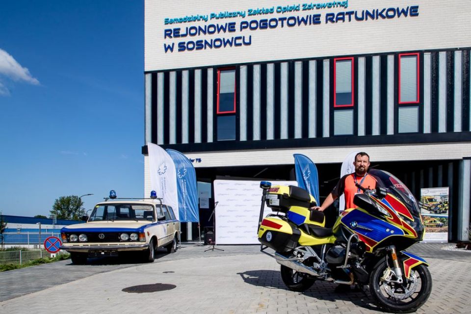 W siedzibie Rejonowego Pogotowia Ratunkowego w Sosnowcu przekazano nowoczesny motoambulans - galeria