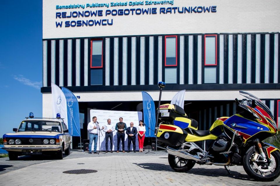 W siedzibie Rejonowego Pogotowia Ratunkowego w Sosnowcu przekazano nowoczesny motoambulans - galeria