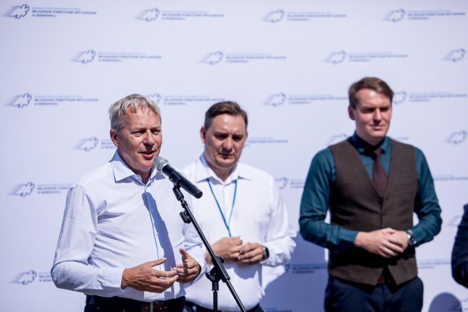 W siedzibie Rejonowego Pogotowia Ratunkowego w Sosnowcu przekazano nowoczesny motoambulans - galeria