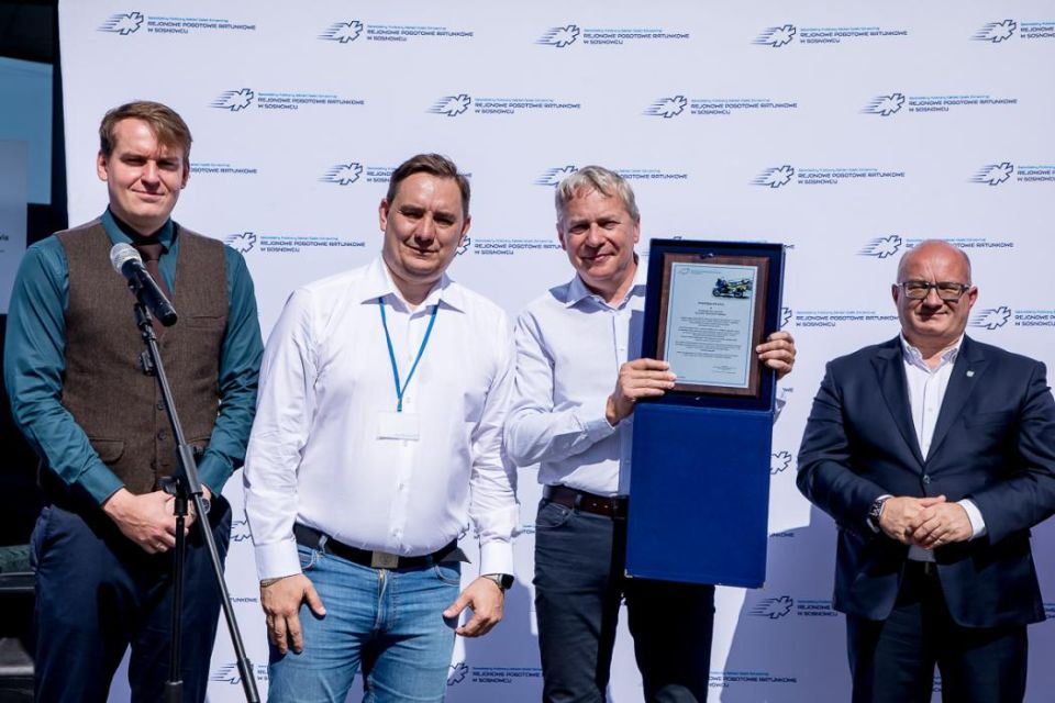 W siedzibie Rejonowego Pogotowia Ratunkowego w Sosnowcu przekazano nowoczesny motoambulans - galeria