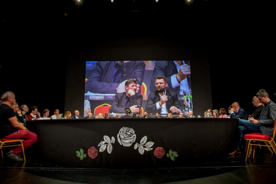 Na scenie Teatru Śląskiego zorganizowano pierwszą odsłonę Śląskiego Stołu - galeria