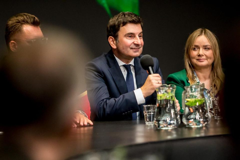 Na scenie Teatru Śląskiego zorganizowano pierwszą odsłonę Śląskiego Stołu - galeria