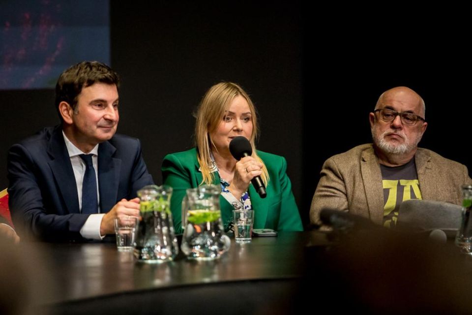 Na scenie Teatru Śląskiego zorganizowano pierwszą odsłonę Śląskiego Stołu - galeria