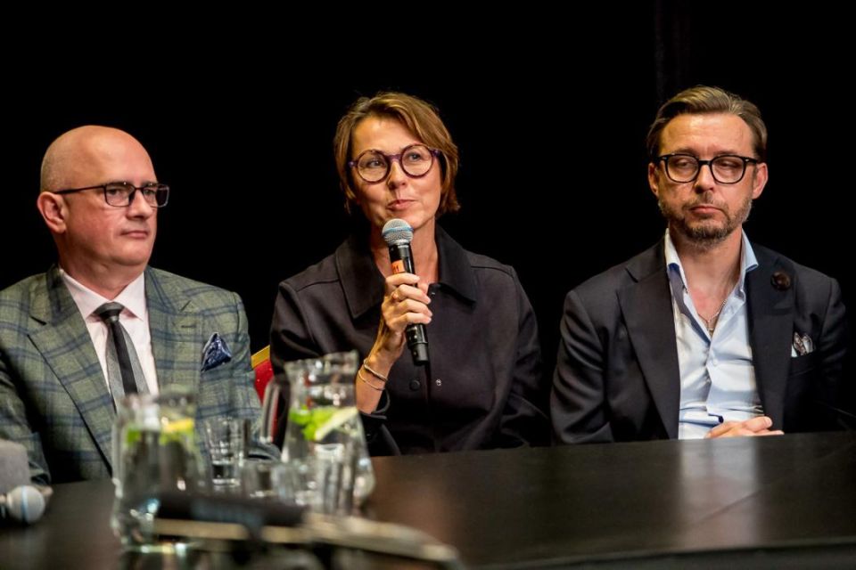 Na scenie Teatru Śląskiego zorganizowano pierwszą odsłonę Śląskiego Stołu - galeria