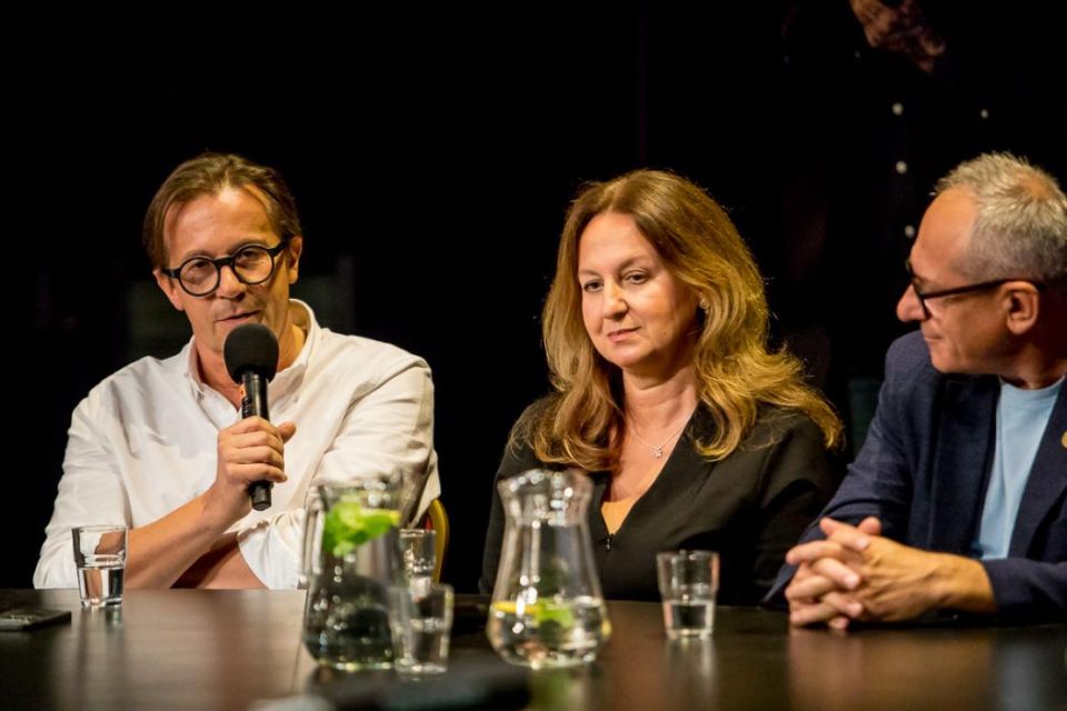 Na scenie Teatru Śląskiego zorganizowano pierwszą odsłonę Śląskiego Stołu - galeria