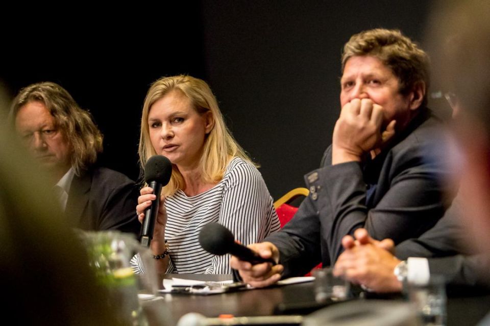 Na scenie Teatru Śląskiego zorganizowano pierwszą odsłonę Śląskiego Stołu - galeria