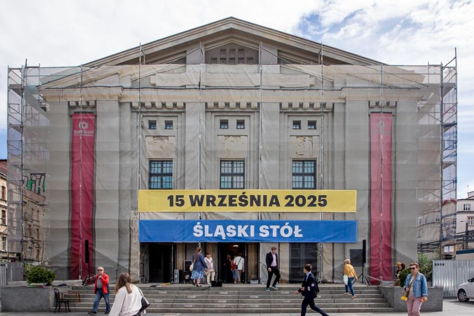 Na scenie Teatru Śląskiego zorganizowano pierwszą odsłonę Śląskiego Stołu - galeria