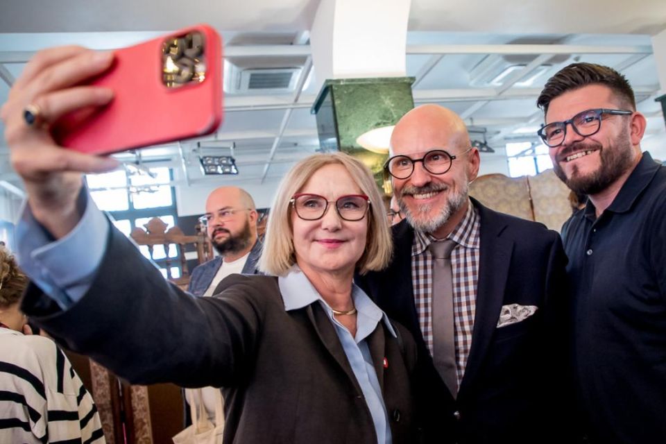 Na scenie Teatru Śląskiego zorganizowano pierwszą odsłonę Śląskiego Stołu - galeria
