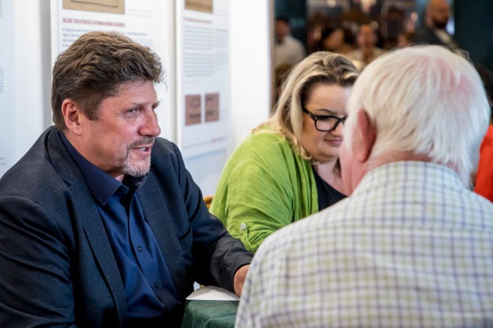 Na scenie Teatru Śląskiego zorganizowano pierwszą odsłonę Śląskiego Stołu - galeria
