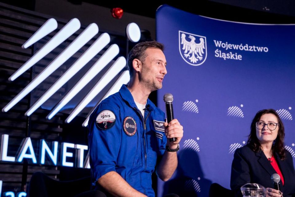 Kopiowanie i rozpowszechnianie zdjęć bez zgody autora zabronione. Kosmiczny bohater w Planetarium Śląskim - galeria