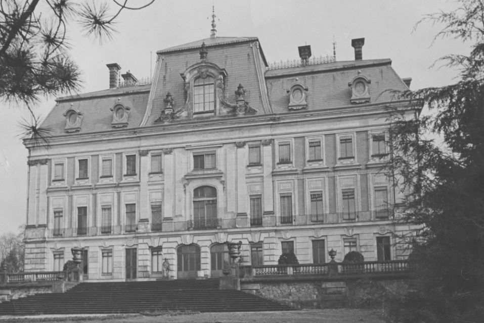 Pałac Książąt Pszczyńskich - fasada od strony zachodniej (1918-1939)/fot. NAC