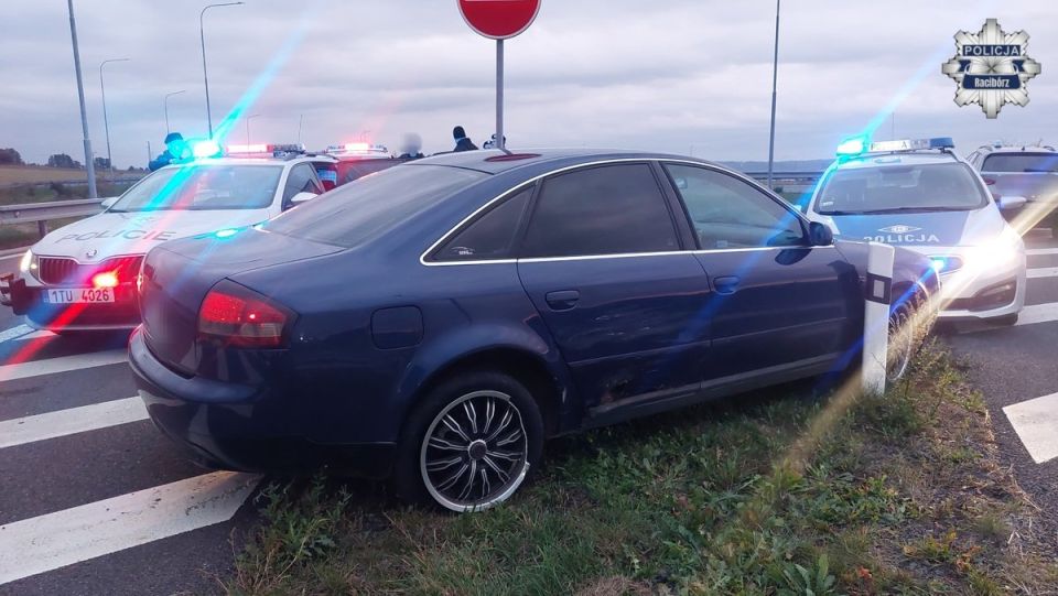 Pościg z Raciborza do Czech. 34-latek z narkotykami zatrzymany po kolizji - galeria