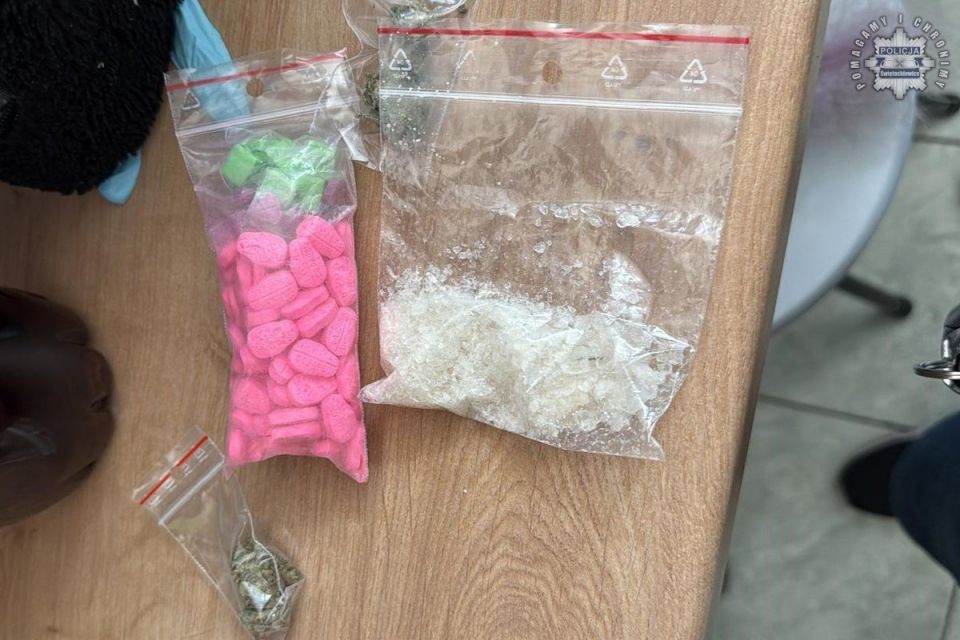Policja przejęła kilogram narkotyków w Świętochłowicach - galeria