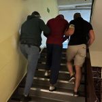 Dwóch mężczyzn zatrzymanych za kradzieże metodą na pracowników administracji - galeria