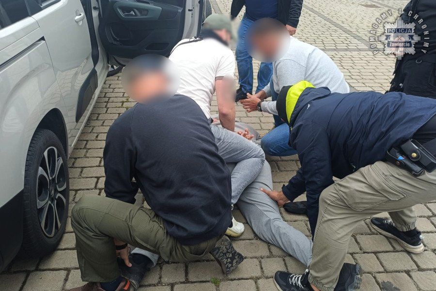 43-latek wpadł po 11 latach ukrywania się przed wymiarem sprawiedliwości - galeria