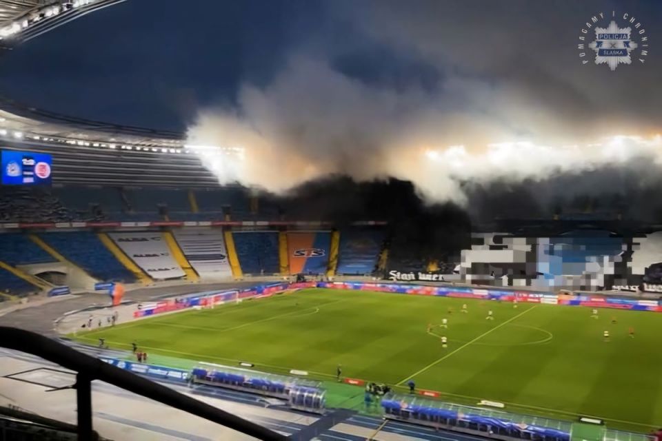 Skandaliczne sceny na Stadionie Śląskim — doszło do awantury między kibicami obu drużyn  - galeria