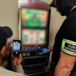 Zatrzymani i przejęte automaty. Śląska KAS rozbija sieć nielegalnego hazardu - galeria