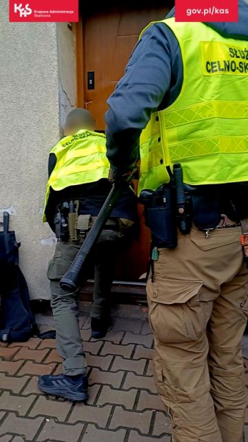 Zatrzymani i przejęte automaty. Śląska KAS rozbija sieć nielegalnego hazardu - galeria