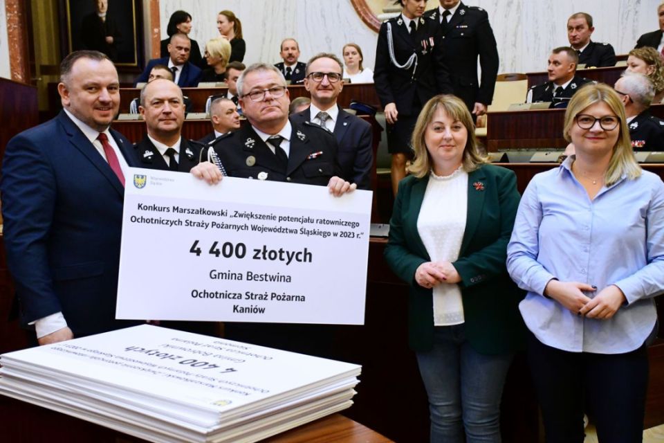 Śląskie inwestuje w bezpieczeństwo. 53 gminy otrzymają wsparcie - galeria