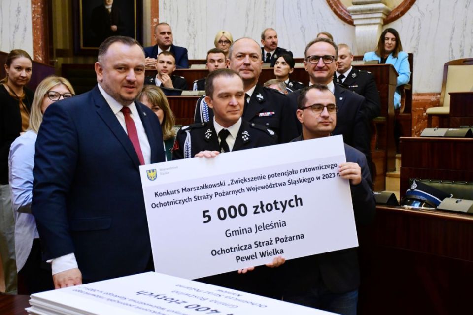Śląskie inwestuje w bezpieczeństwo. 53 gminy otrzymają wsparcie - galeria