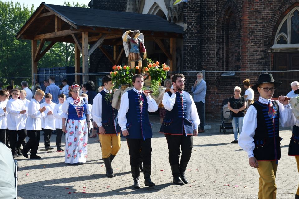 Procesja Bożego Ciała w Świętochłowicach - Lipinach przeszła do historii. Nie zabrakło tradycji i folkloru! - galeria