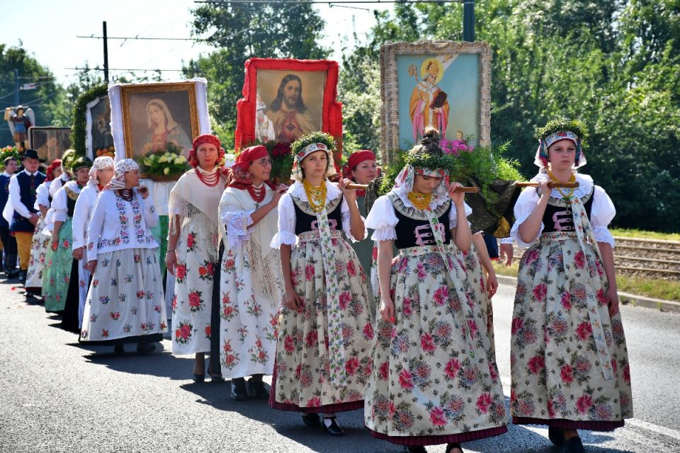 Procesja Bożego Ciała w Świętochłowicach - Lipinach przeszła do historii. Nie zabrakło tradycji i folkloru! - galeria