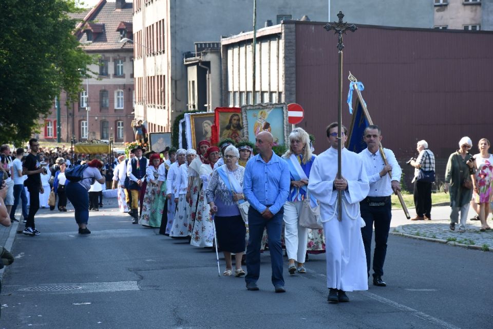 Procesja Bożego Ciała w Świętochłowicach - Lipinach przeszła do historii. Nie zabrakło tradycji i folkloru! - galeria