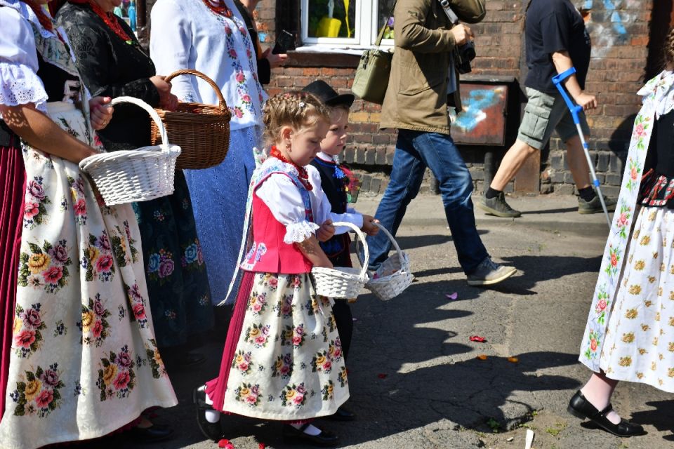 Procesja Bożego Ciała w Świętochłowicach - Lipinach przeszła do historii. Nie zabrakło tradycji i folkloru! - galeria