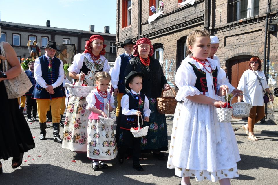 Procesja Bożego Ciała w Świętochłowicach - Lipinach przeszła do historii. Nie zabrakło tradycji i folkloru! - galeria