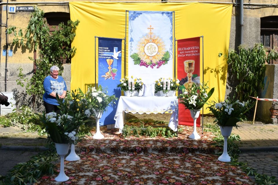 Procesja Bożego Ciała w Świętochłowicach - Lipinach przeszła do historii. Nie zabrakło tradycji i folkloru! - galeria