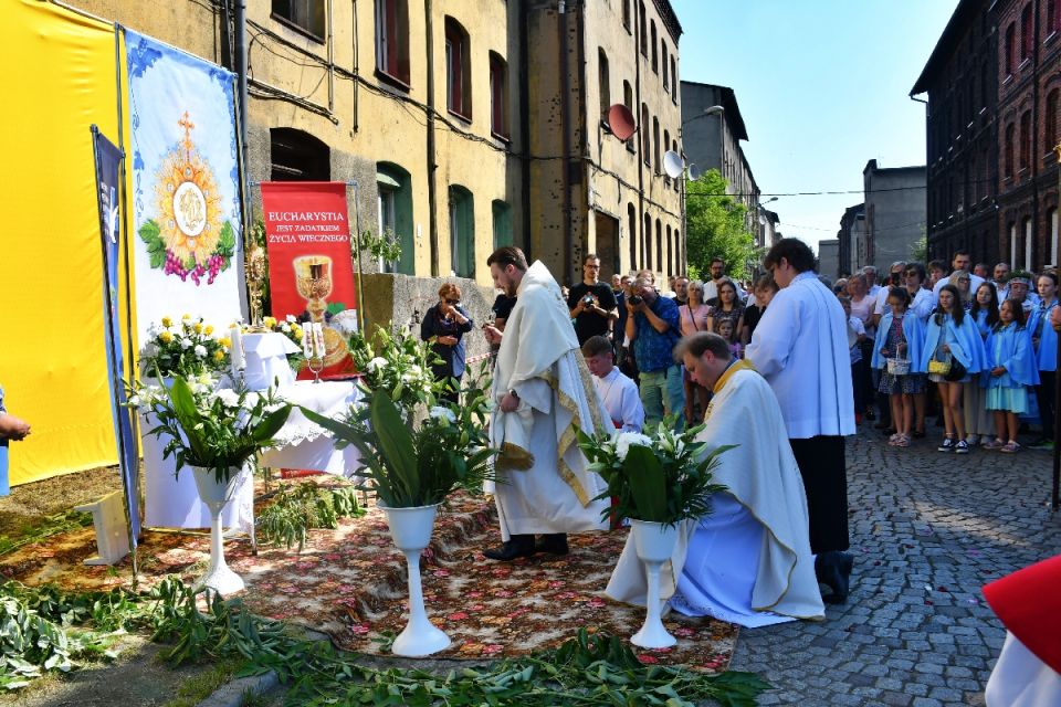 Procesja Bożego Ciała w Świętochłowicach - Lipinach przeszła do historii. Nie zabrakło tradycji i folkloru! - galeria