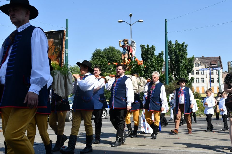 Procesja Bożego Ciała w Świętochłowicach - Lipinach przeszła do historii. Nie zabrakło tradycji i folkloru! - galeria