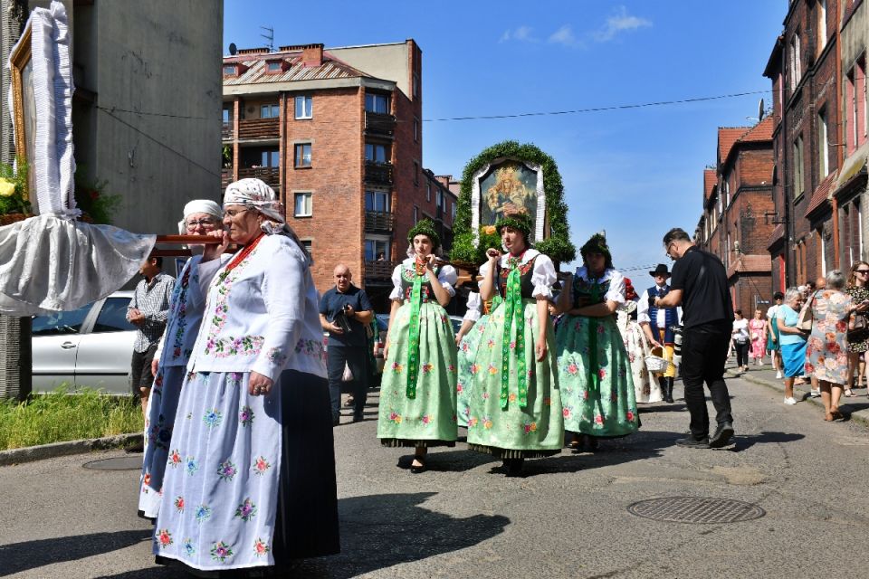 Procesja Bożego Ciała w Świętochłowicach - Lipinach przeszła do historii. Nie zabrakło tradycji i folkloru! - galeria