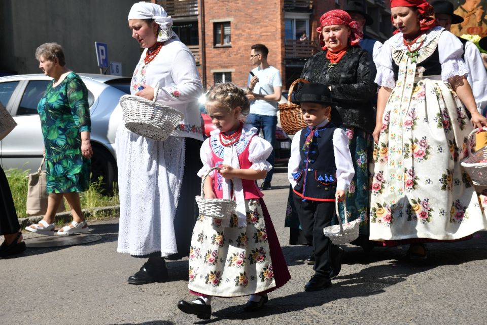 Procesja Bożego Ciała w Świętochłowicach - Lipinach przeszła do historii. Nie zabrakło tradycji i folkloru! - galeria
