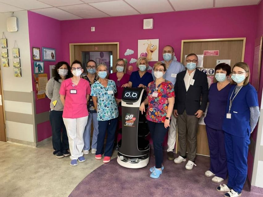 Szpital Miejski w Chorzowie ma nowego pracownika – to koci robot! - galeria