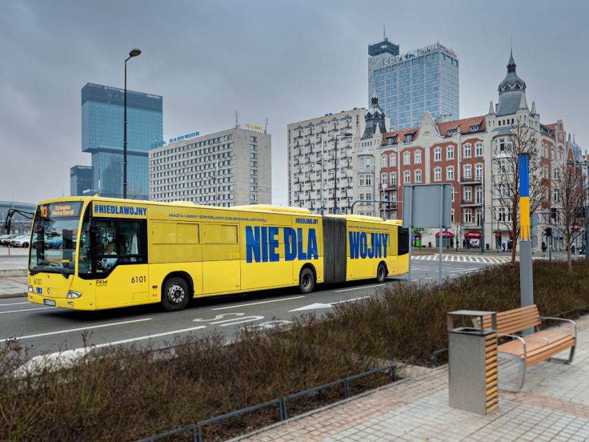 Autobusy wspierające Ukrainę wyjechały na śląskie ulice - galeria