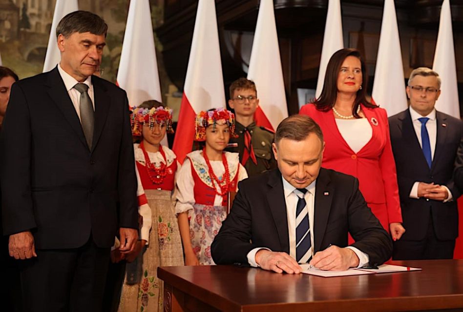 Prezydent Andrzej Duda podpisał ustawę o ustanowieniu Narodowego Dnia Powstań Śląskich - galeria