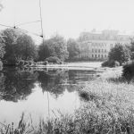 Pałac w Pszczynie - widok ogólny i staw parkowy 1918-1944/fot. NAC