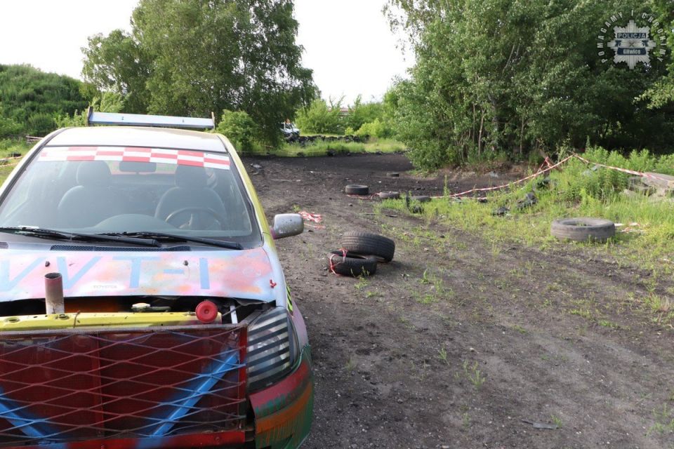 Wypadek na Wrak Race w Gliwicach. Oderwane koło pojazdu uderzyło w uczestniczkę - galeria