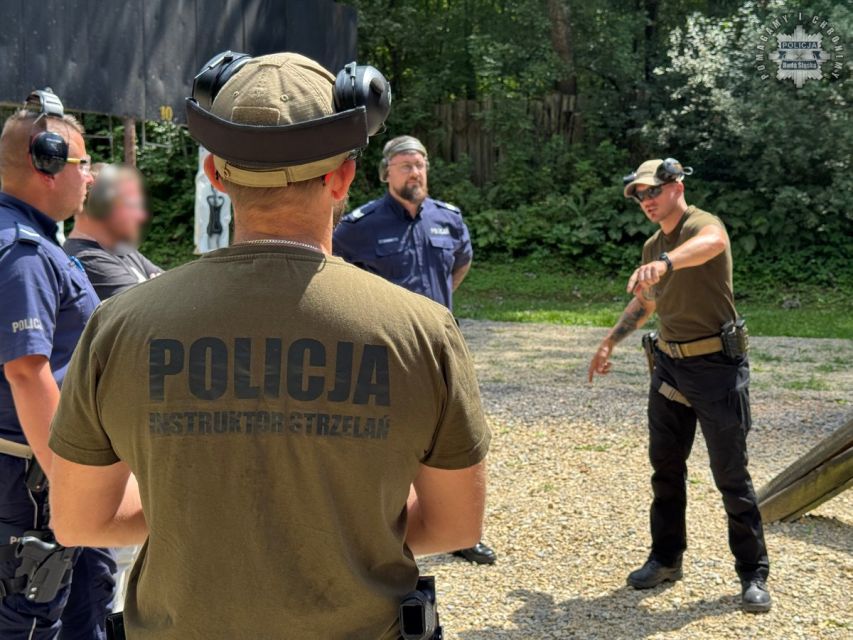 Rudzcy policjanci doskonalą umiejętności strzeleckie w trudnych warunkach - galeria